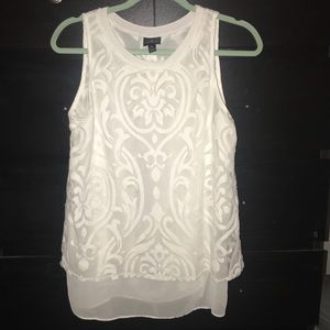 ☀️Very cute white sleeveless split back top